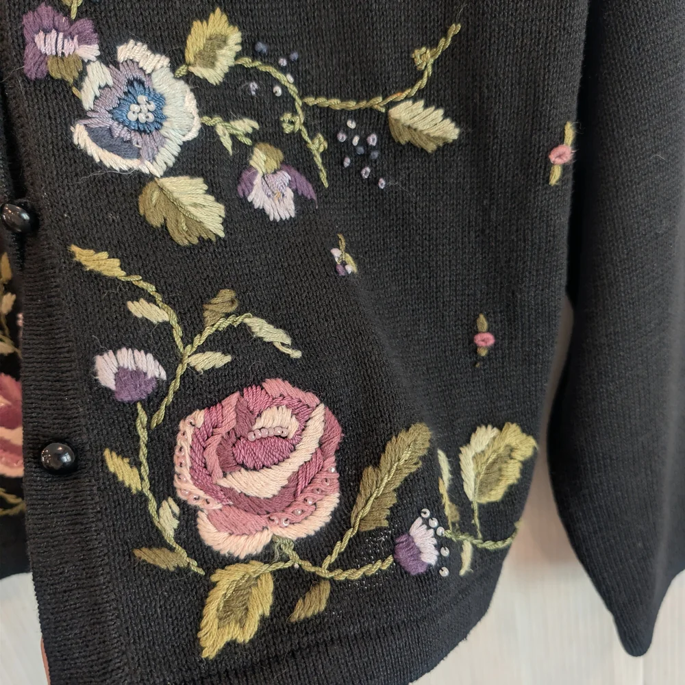 Vintage DRESS BARN Women's Floral Embroidered Black Knit Cardigan Size 8 - Picture 3 of 11